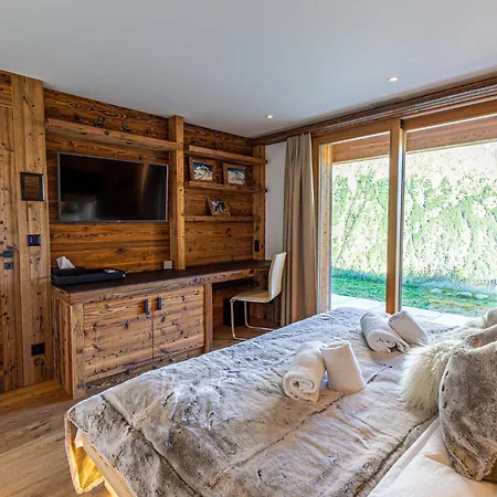 Willa Wooden Pearl - Ultimate Luxury & Privacy!